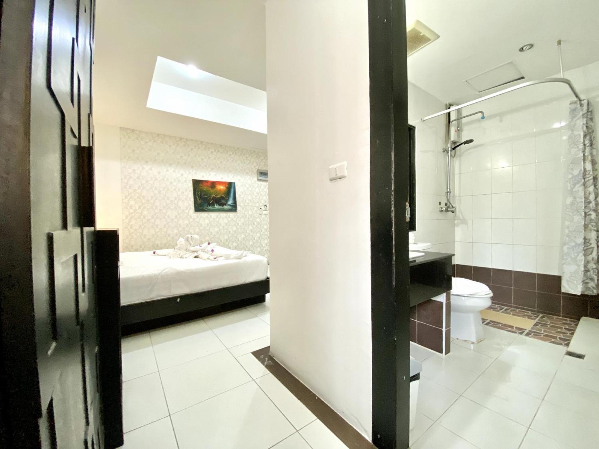 Beachwalk Patong Экстерьер фото