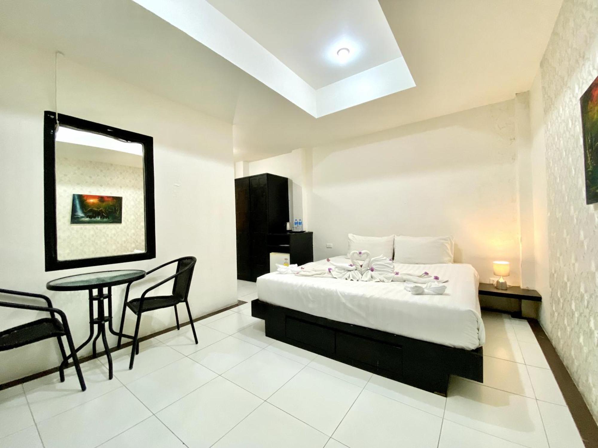 Beachwalk Patong Экстерьер фото