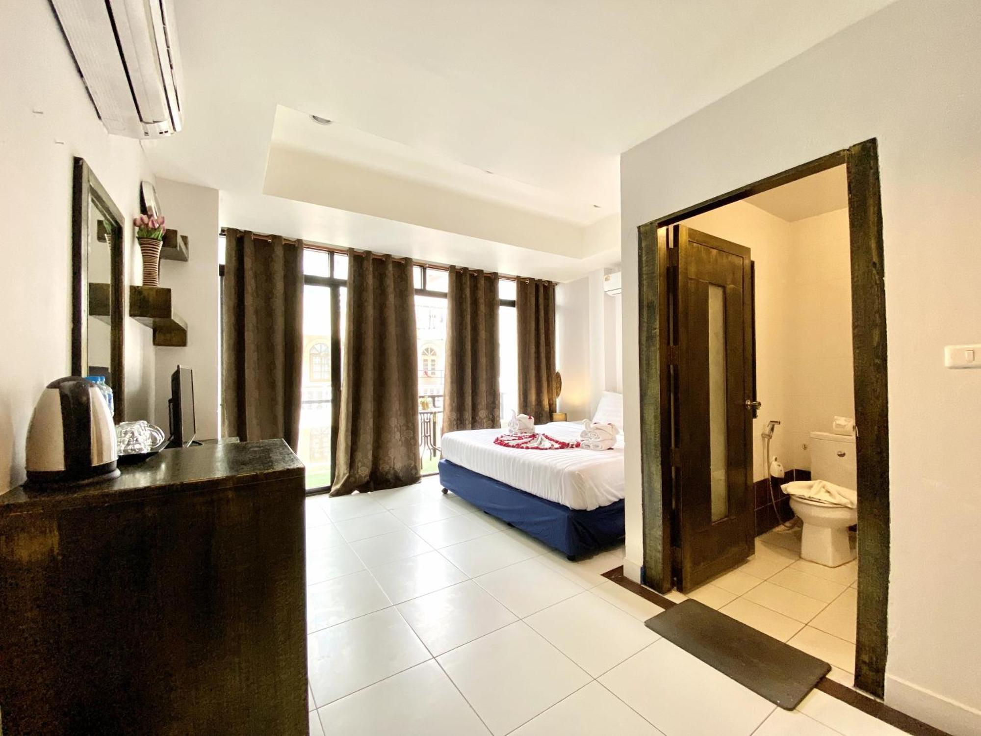 Beachwalk Patong Экстерьер фото