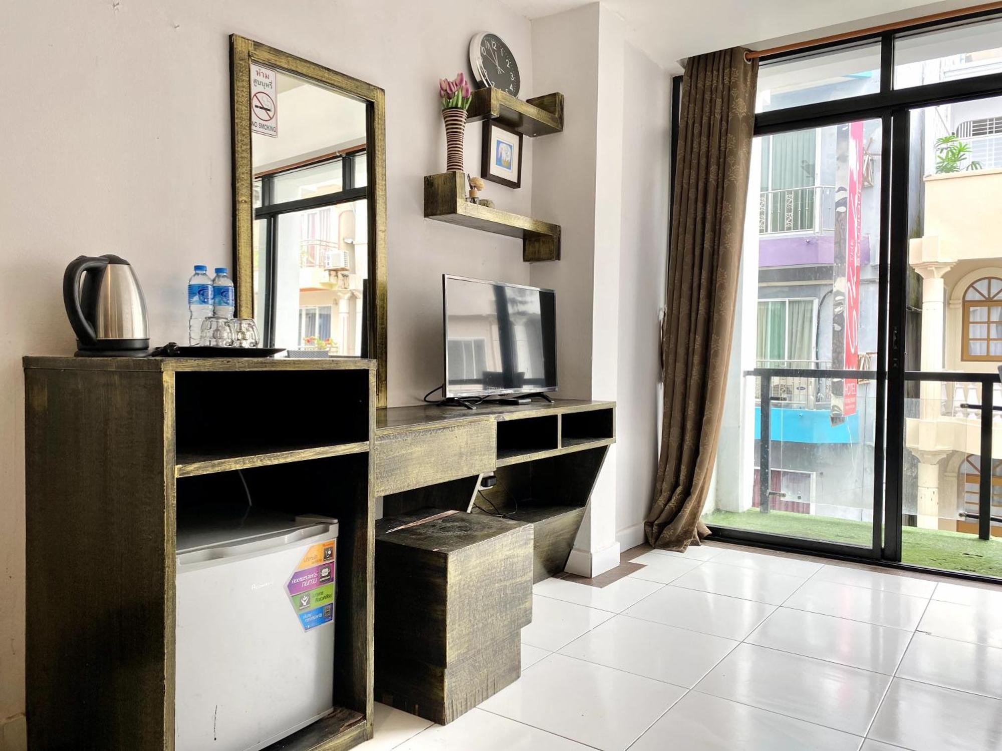 Beachwalk Patong Экстерьер фото