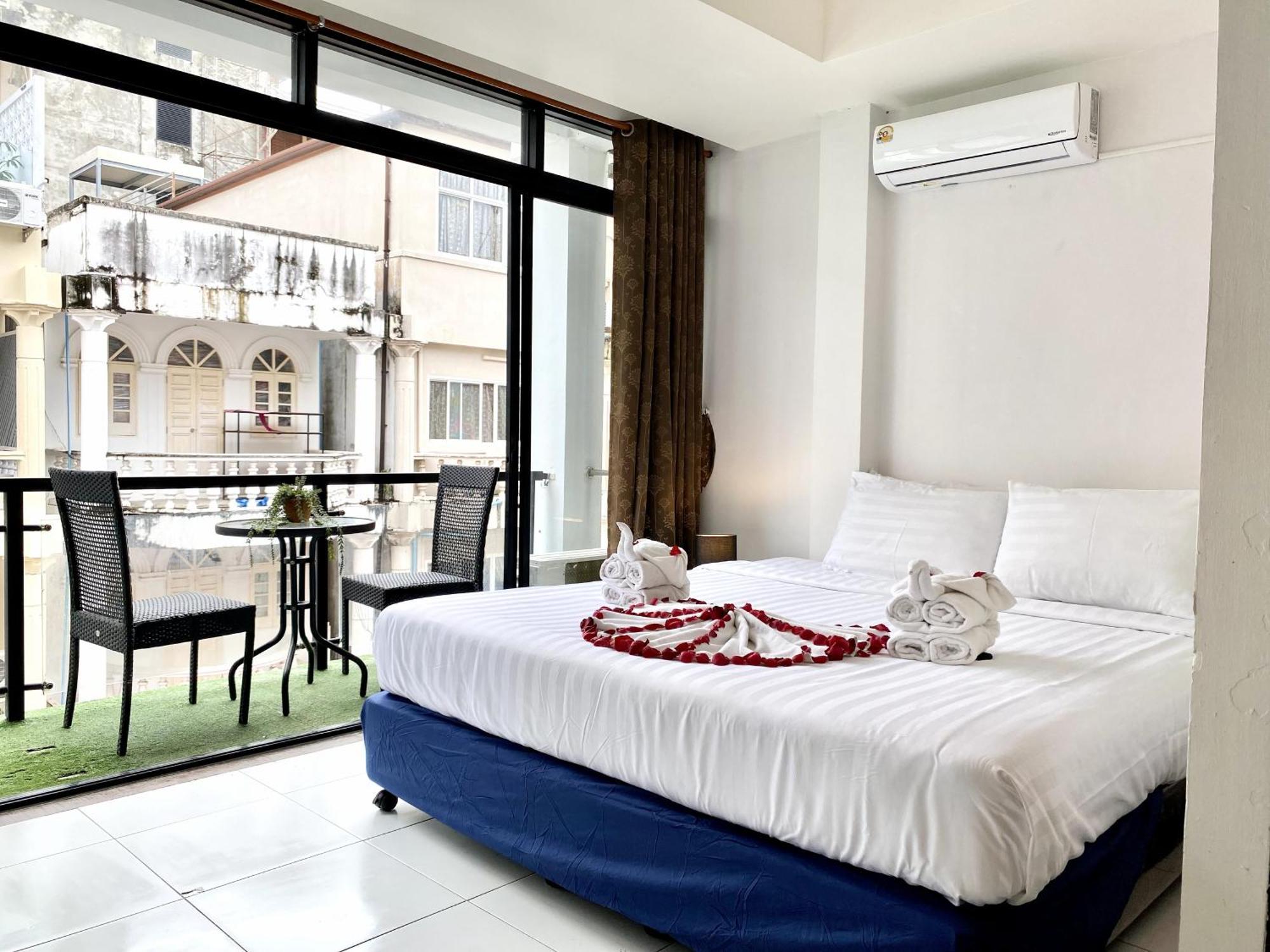 Beachwalk Patong Экстерьер фото