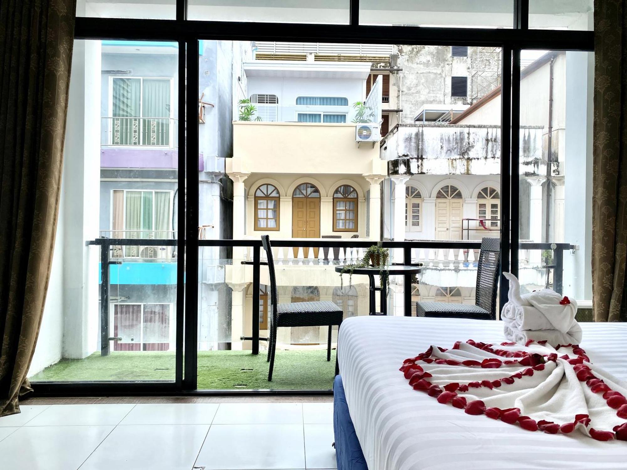 Beachwalk Patong Экстерьер фото