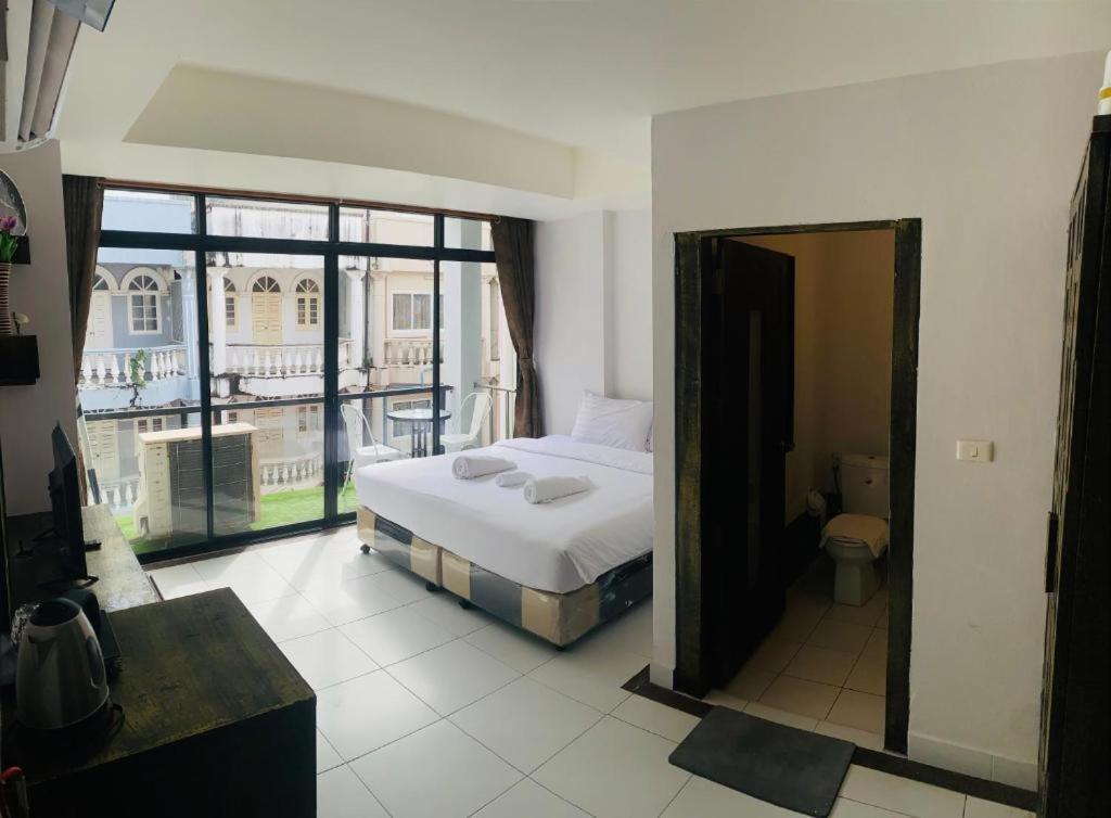 Beachwalk Patong Экстерьер фото