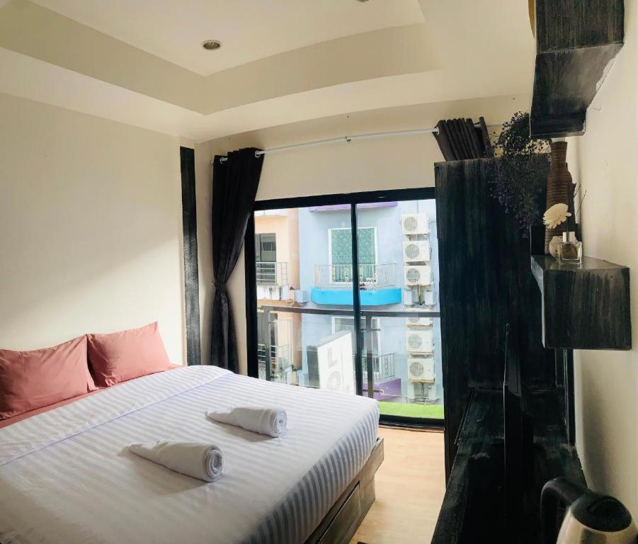 Beachwalk Patong Экстерьер фото