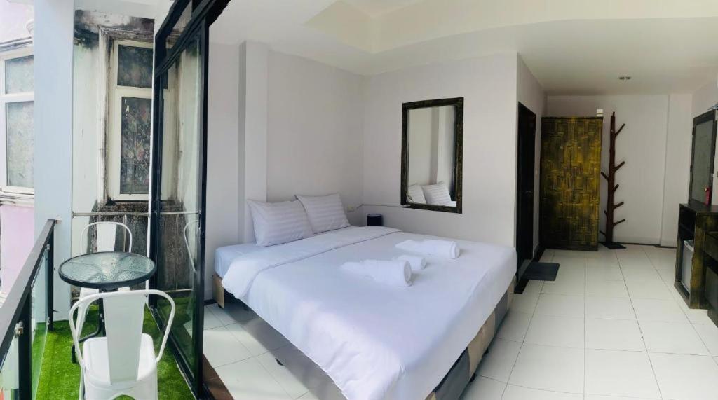Beachwalk Patong Экстерьер фото
